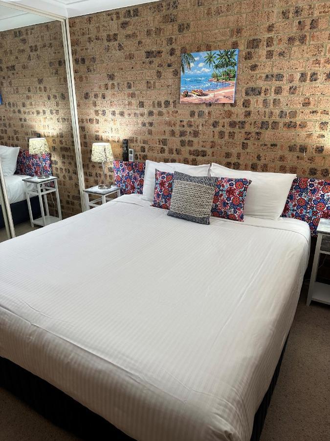 Avaleen Lodge Motor Inn Нора Экстерьер фото