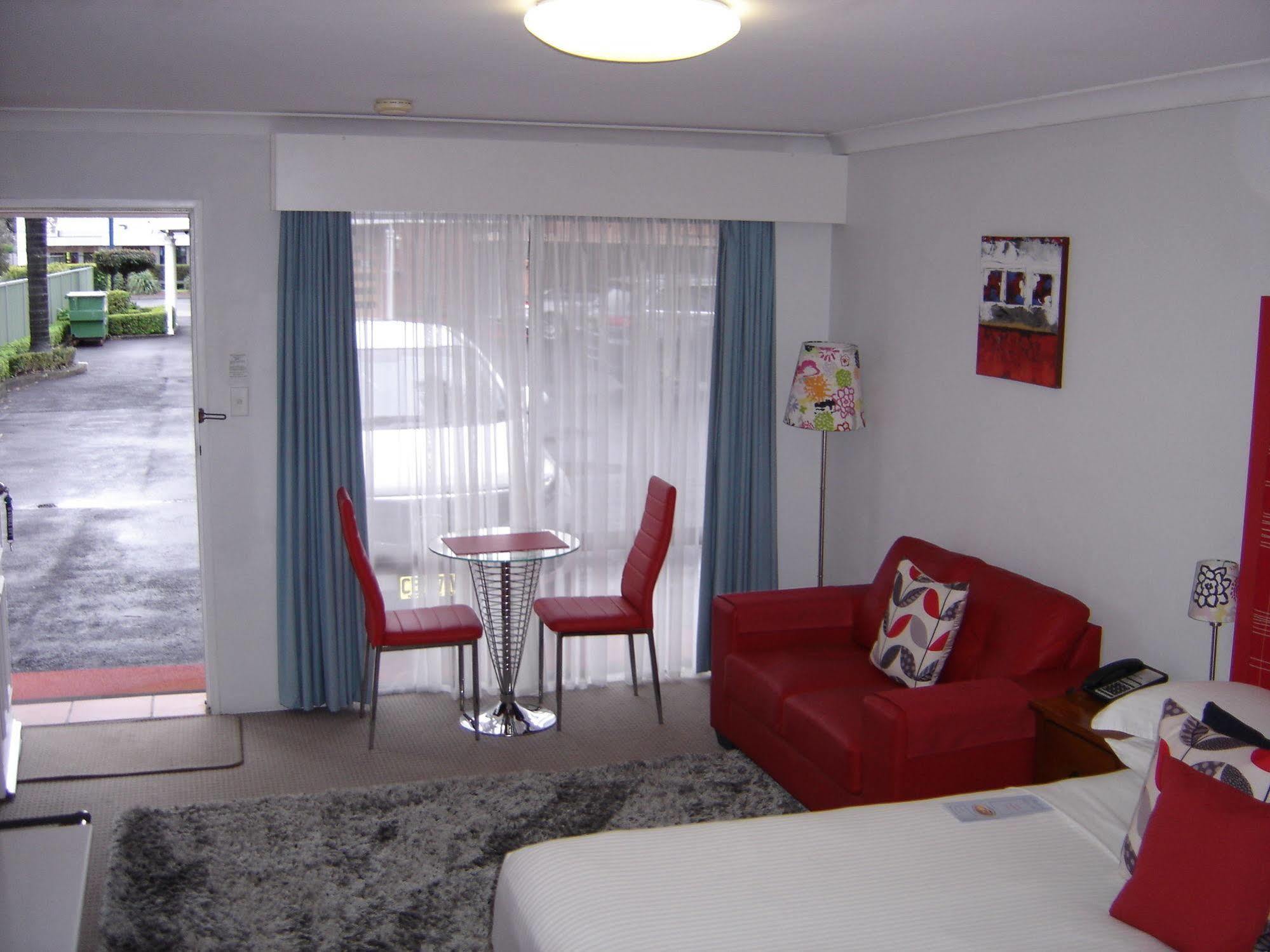 Avaleen Lodge Motor Inn Нора Экстерьер фото
