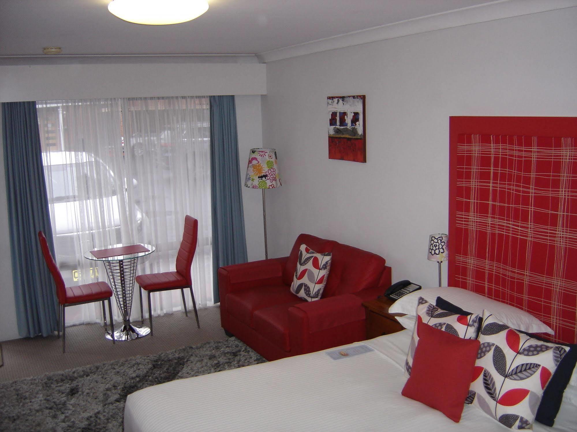 Avaleen Lodge Motor Inn Нора Экстерьер фото