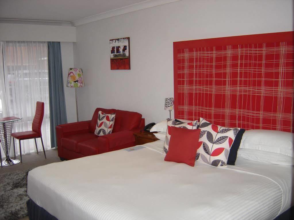 Avaleen Lodge Motor Inn Нора Экстерьер фото